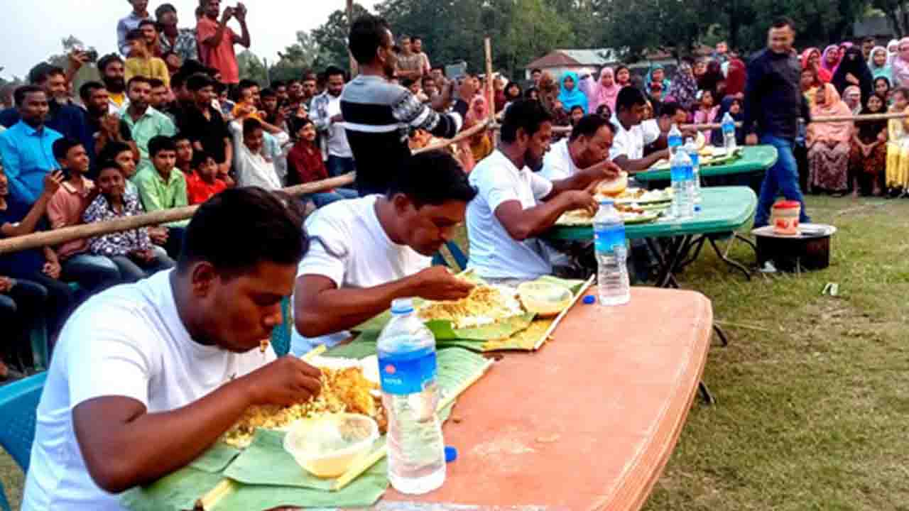 ঘোড়াঘাটে ব্যতিক্রম অনুষ্ঠান:খাও আর জিতে নাও পুরষ্কার