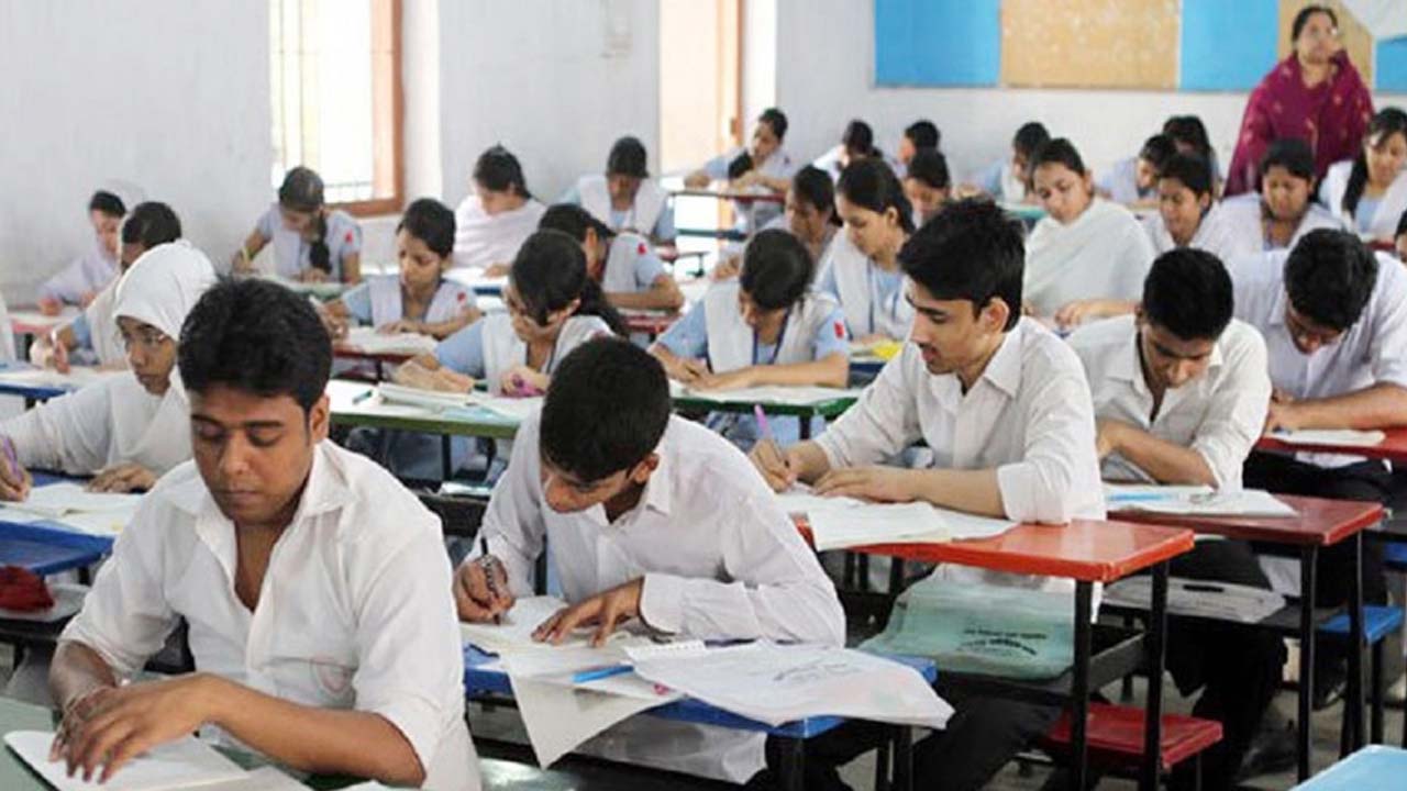 দ্বাদশ শ্রেণির নির্বাচনী পরীক্ষা স্থগিত ঘোষণা