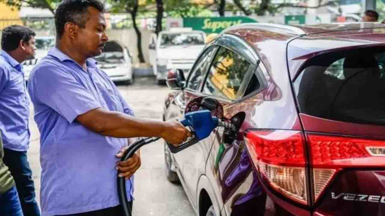 ইরানে হামলার পর দ্রুত বাড়ছে জ্বালানি তেলের দাম