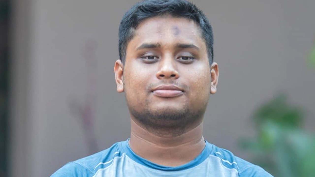 আন্দোলনরত শিক্ষকদের পাশে থাকার ঘোষণা এনসিপি নেতা হাসনাতের