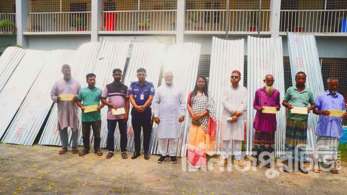 বীরগঞ্জে অগ্নিকাণ্ডে ক্ষতিগ্রস্তদের আর্থিক সহায়তা