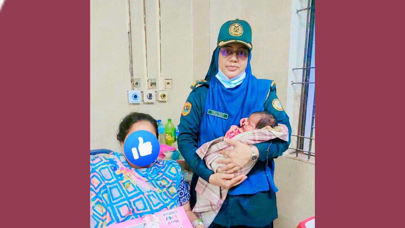 দিনাজপুর জেলা কারাগারের মানবিক উদ্যোগ: কারাবন্দি মায়ের নবজাতককে উপহার