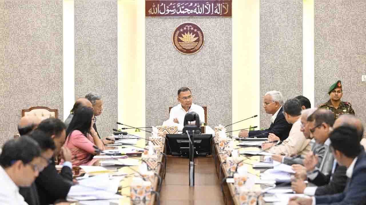 ফ্যামিলি কার্ড বাস্তবায়নে সচিবালয়ে প্রধানমন্ত্রীর সভা
