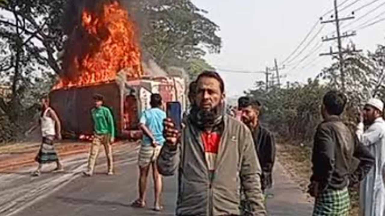 কুমিল্লায় বাসে আগুন, নিহত ৪