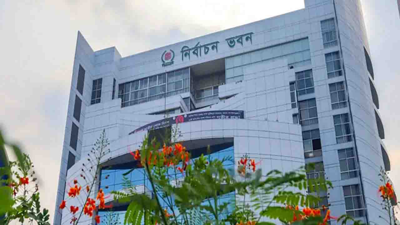 ইসির ১১২ কর্মকর্তাকে বদলি
