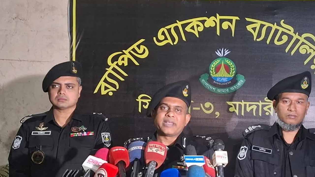 পল্লী চিকিৎসককে পুড়িয়ে হত্যা; গ্রেপ্তার ৩