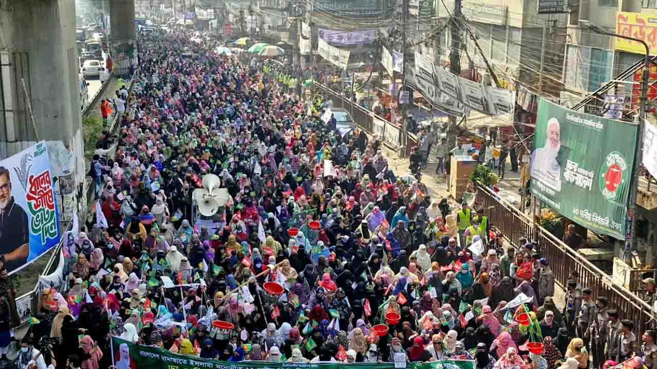 মিরপুরে জামায়াত আমিরের পক্ষে নারীদের বিশাল মিছিল