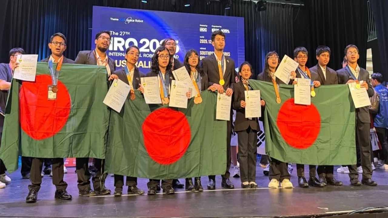 আন্তর্জাতিক রোবট অলিম্পিয়াডে গোল্ডসহ ১১টি পদক জয় বাংলাদেশের