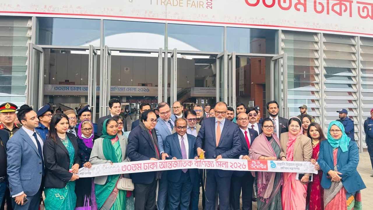 ঢাকা আন্তর্জাতিক বাণিজ্য মেলার উদ্বোধন করলেন বাণিজ্য উপদেষ্টা