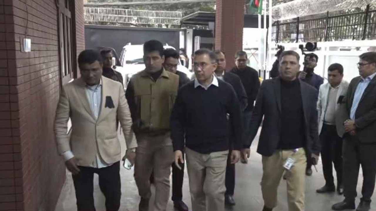 বিএনপির নির্বাচন পরিচালনা কমিটির প্রথম বৈঠক কার্যালয়ে তারেক রহমান