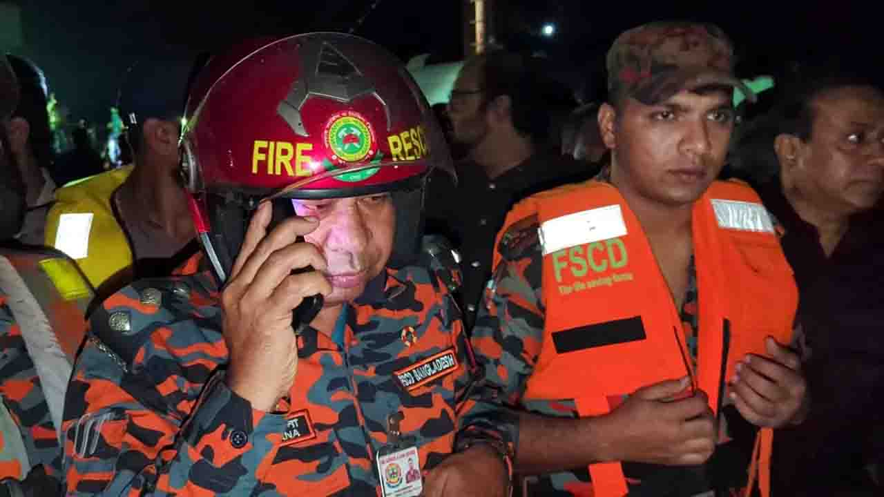 দৌলতদিয়ায় পদ্মায় বাসডুবি: ৪০ লাশ পানির নিচে থাকার শঙ্কা