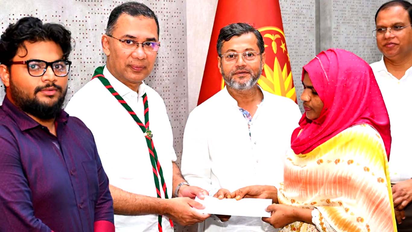জুলাইয়ের শহীদদের স্বপ্ন পূরণে সবাইকে কাজ করার আহ্বান প্রধানমন্ত্রীর