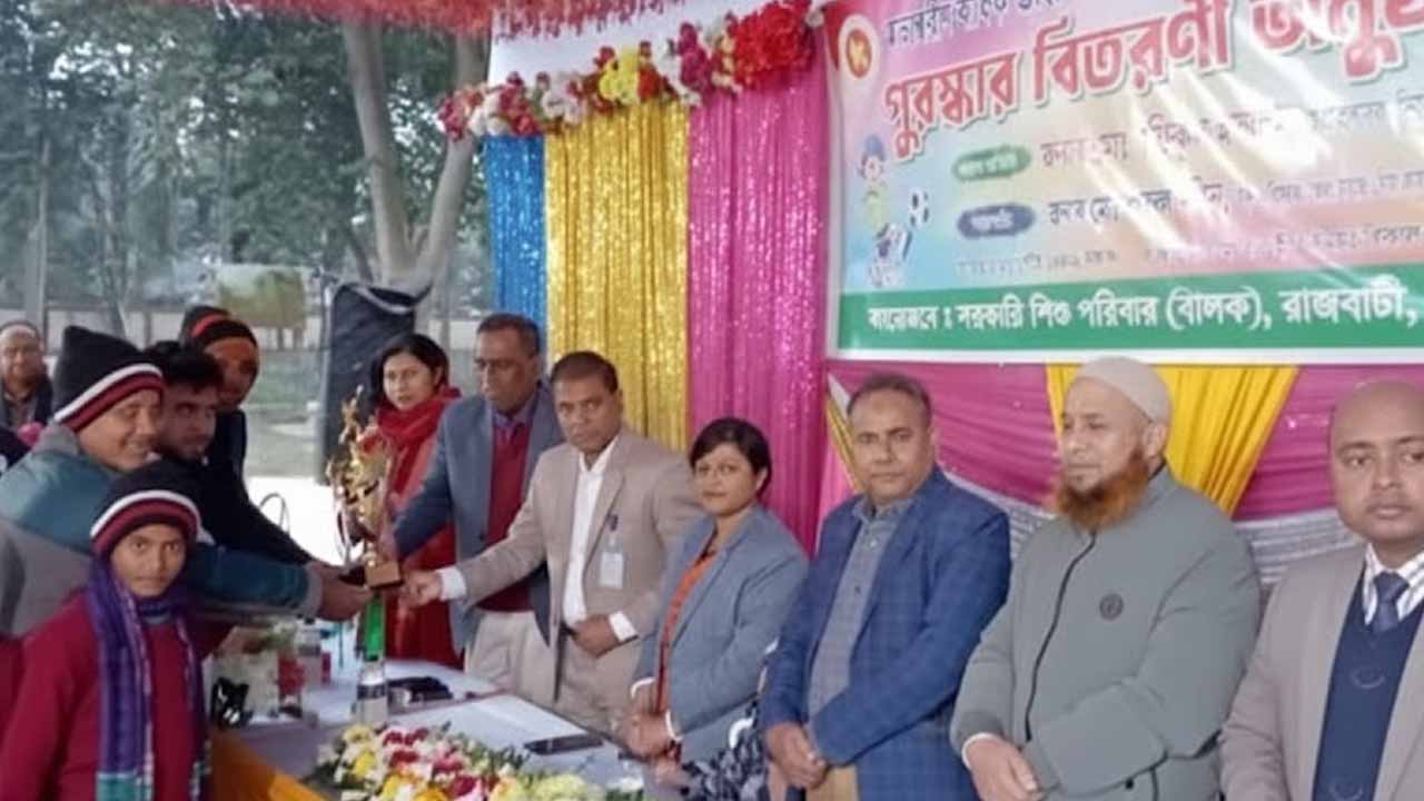 দিনাজপুর সরকারী শিশু পরিবারের এতিম শিক্ষার্থীদের মাঝে পুরষ্কার বিতরণ