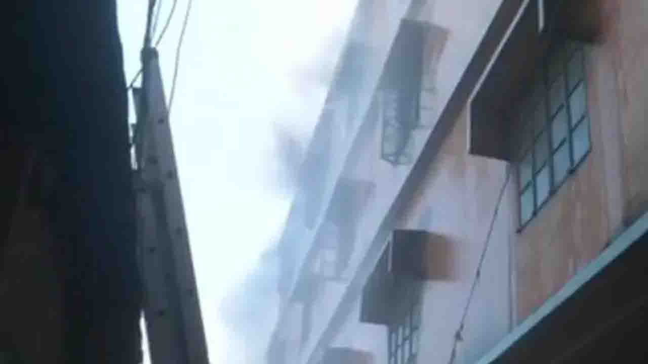 কম্বলের গোডাউনে ভয়াবহ আগুন: নিয়ন্ত্রণে ফায়ার সার্ভিসের ৬ ইউনিট