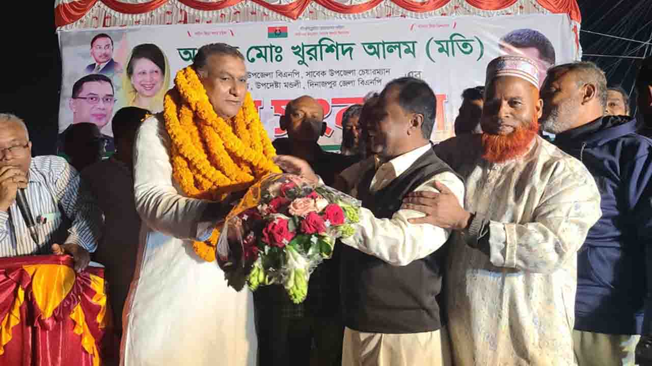 পদ ফিরে পাওয়ায় ফুলবাড়ী উপজেলা বিএনপির সভাপতিকে গণসংবর্ধনা