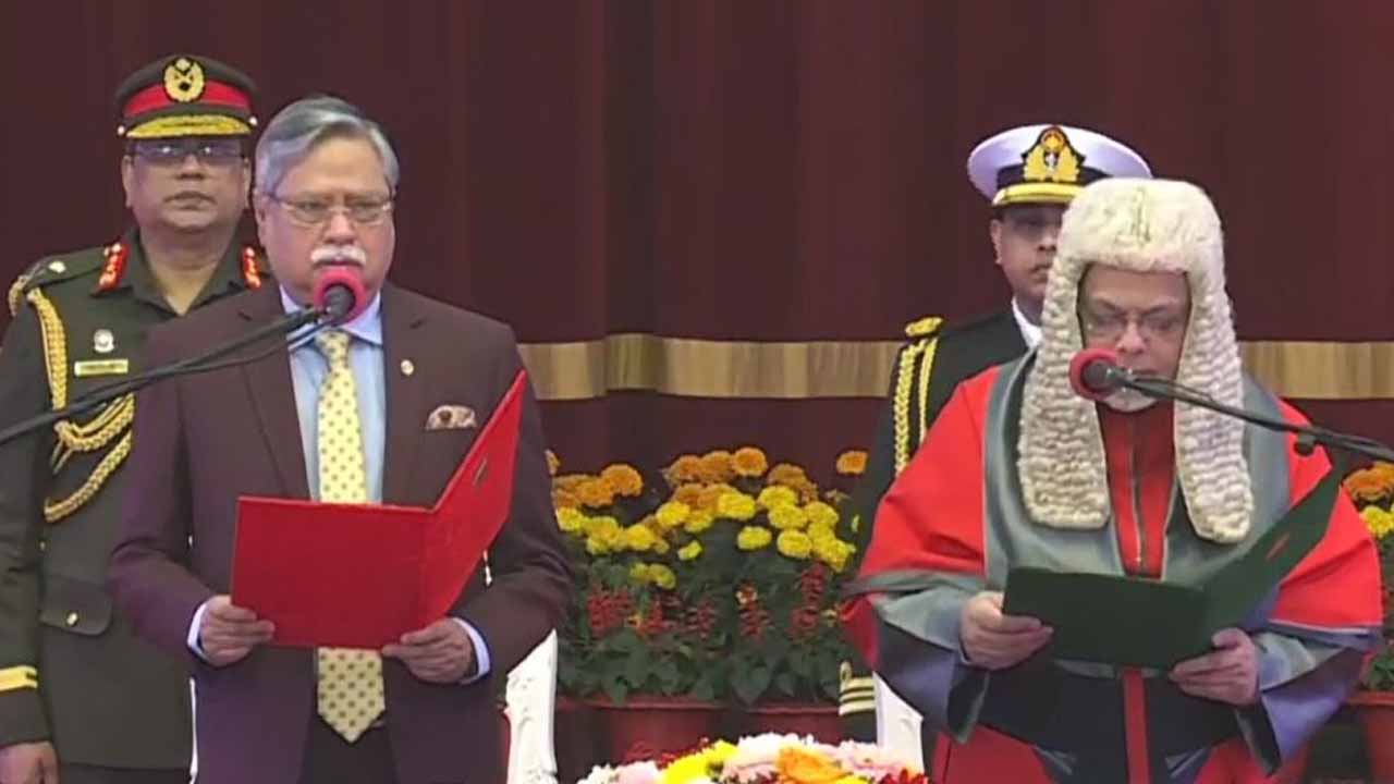 শপথ নিলেন নতুন প্রধান বিচারপতি