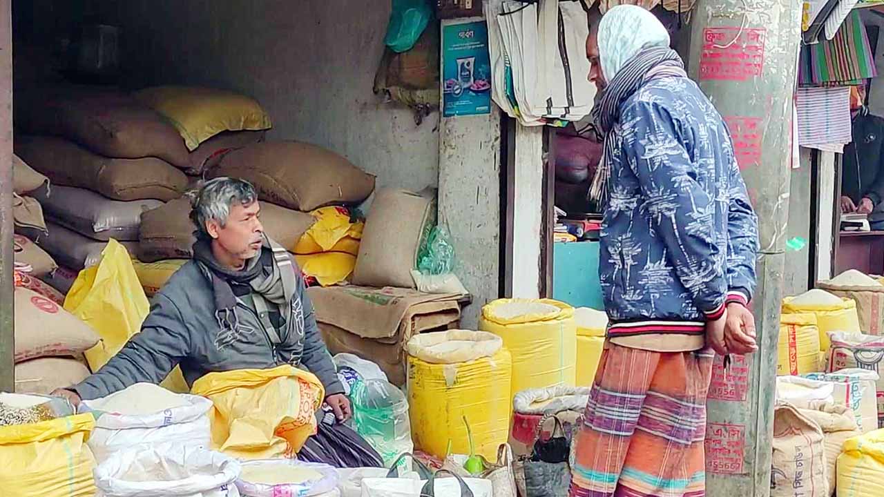 দিনাজপুরে ঊর্ধ্বমুখী চালের বাজার, ভোগান্তিতে নিম্ন আয়ের মানুষ