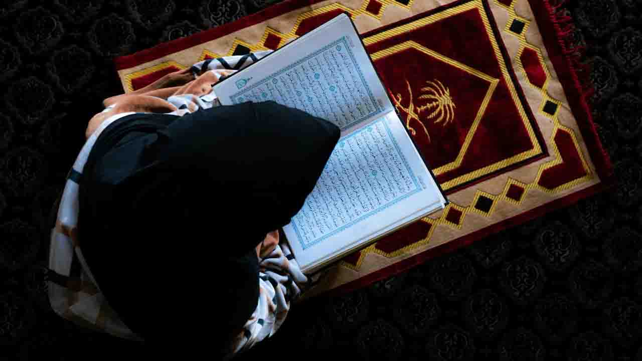 নারীদের ঘরে ইতিকাফ করার সঠিক নিয়ম ও ফজিলত