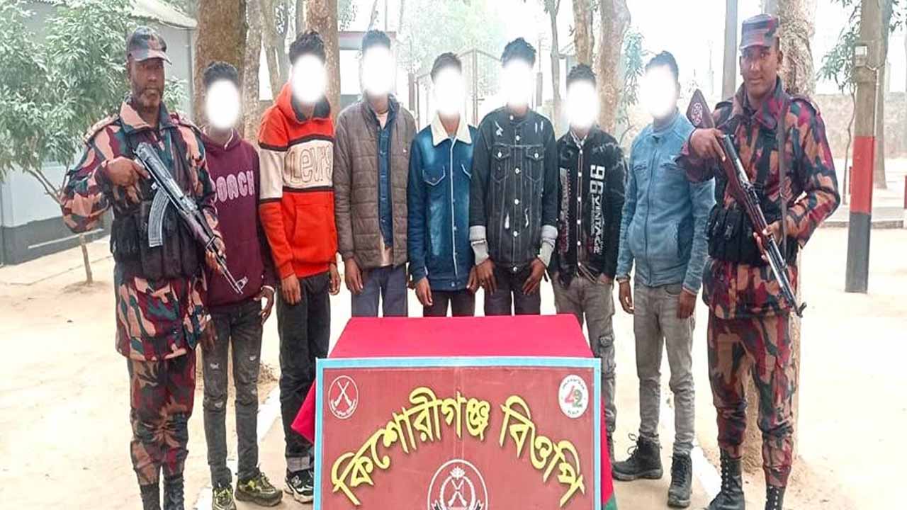 অবৈধভাবে ভারত হতে বাংলাদেশে পারাপারের সময় আটক ৭ জন