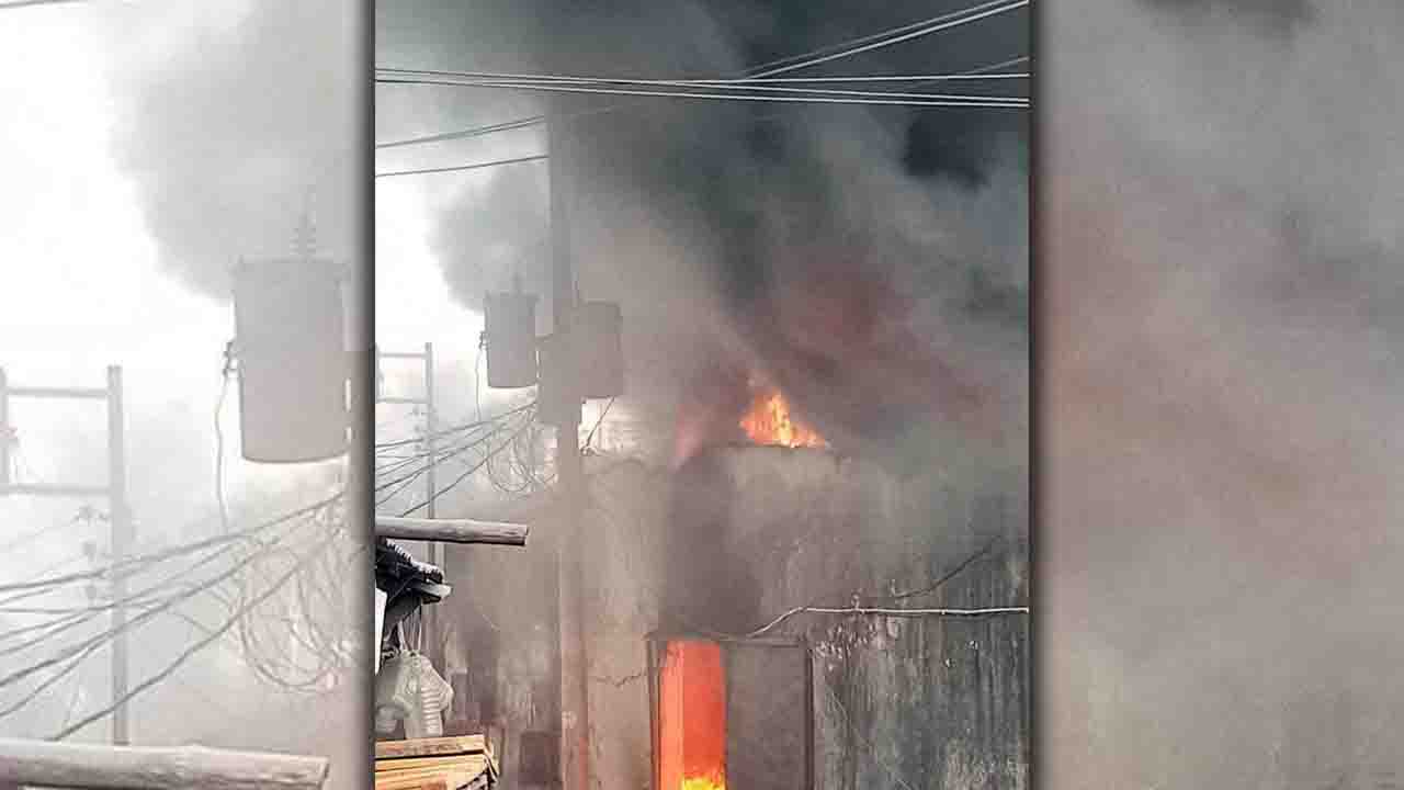 ভূমিকম্পের পরই নারায়ণগঞ্জ বন্দরে তুলার গুদামে আগুন