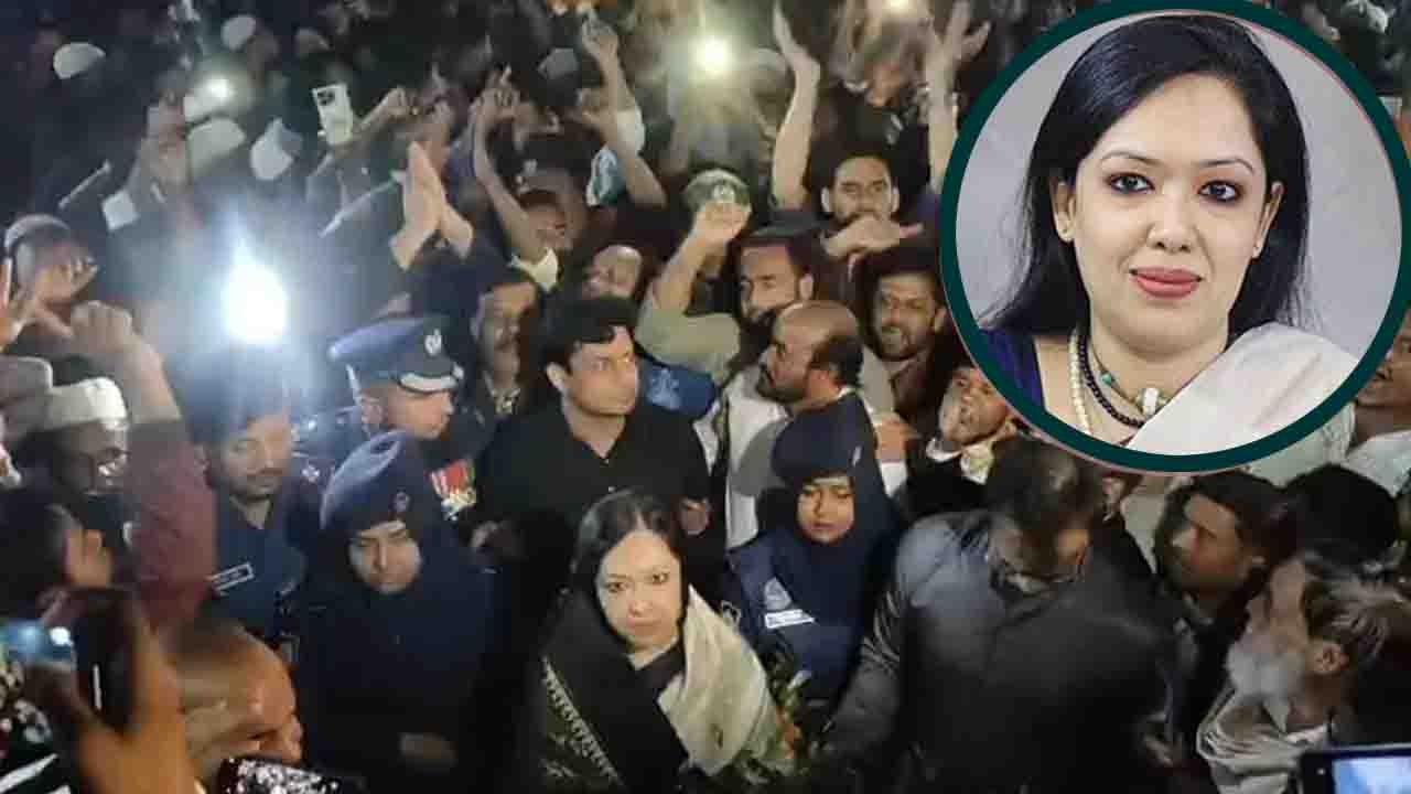 বিএনপি নেতাকর্মীদের বাধায় শ্রদ্ধা জানাতে পারলেন না রুমি