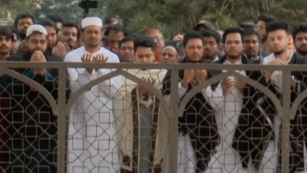 হাদির কবর জিয়ারতের মধ্য দিয়ে এনসিপির নির্বাচনী প্রচার শুরু