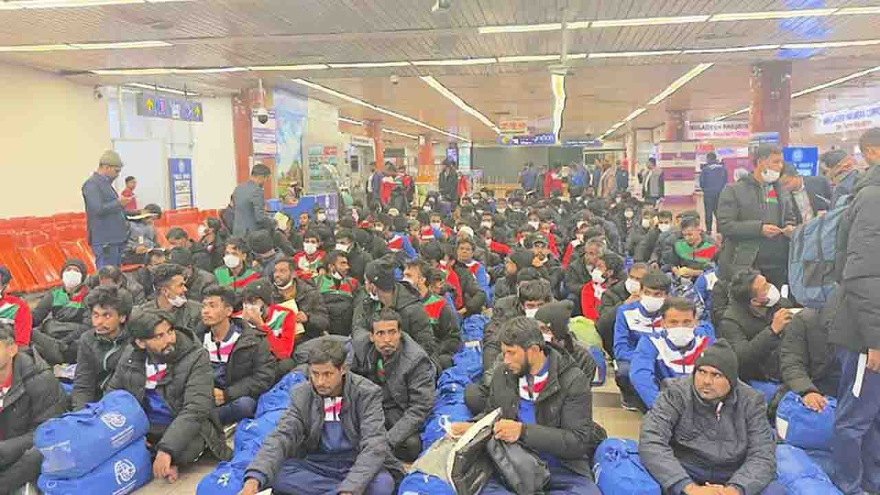 লিবিয়া থেকে দেশে ফিরলেন ১৭০ বাংলাদেশি