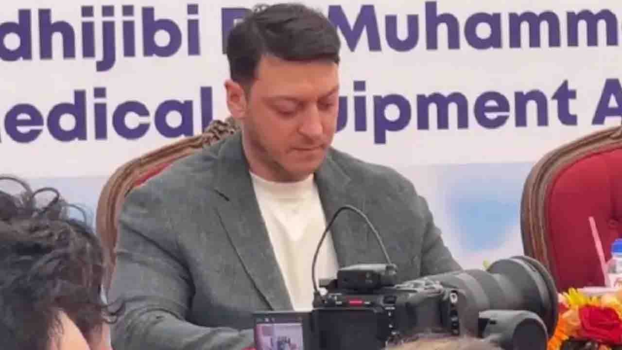 বাংলাদেশে আসলেন মেসুত ওজিল, যাবেন রোহিঙ্গা ক্যাম্পে