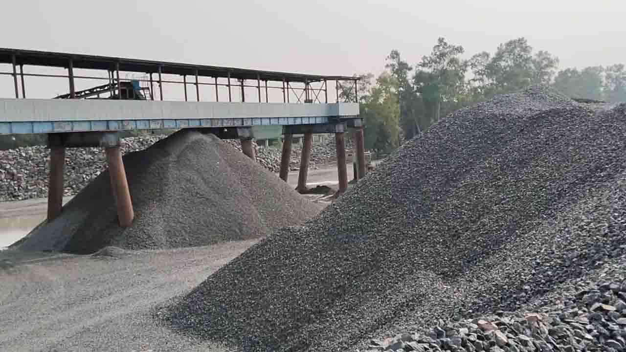 পার্বতীপুর মধ্যপাড়া পাথর খনি অনির্দিষ্টকালের জন্য বন্ধ