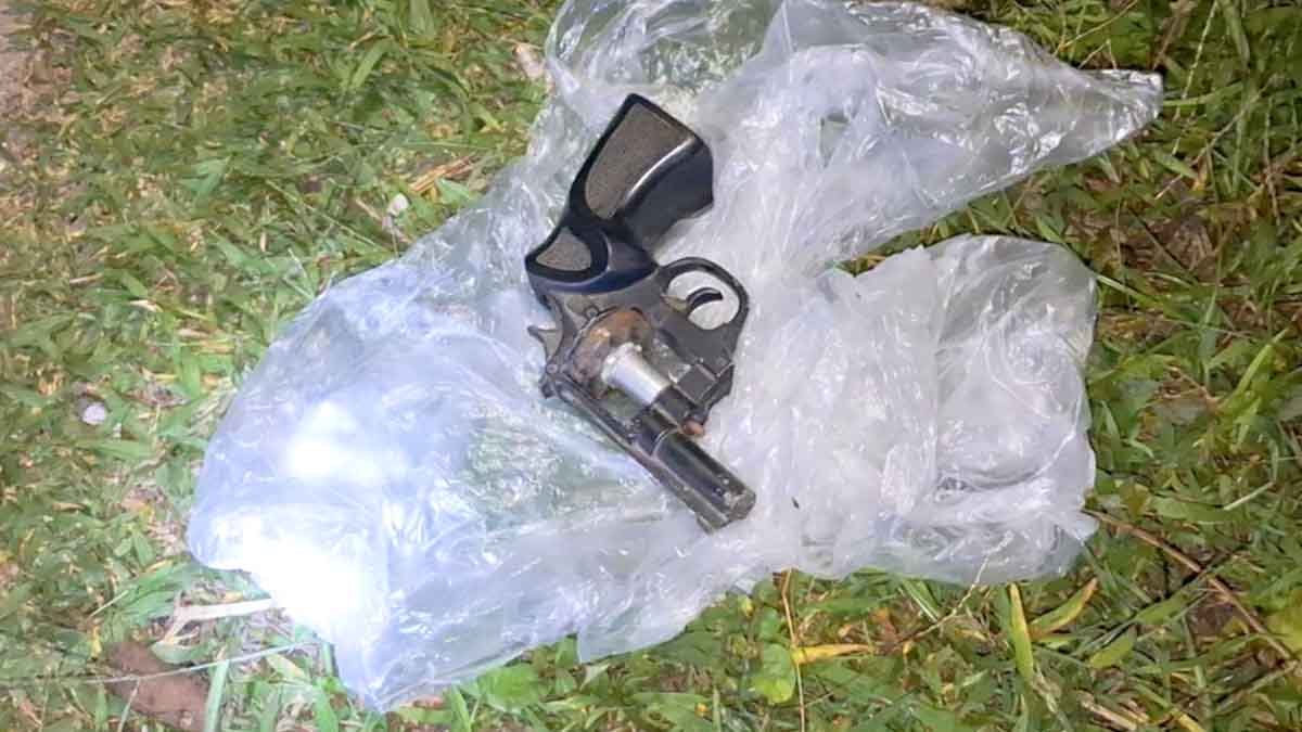 ঠাকুরগাঁওয়ে সড়কের পাশ থেকে পরিত্যক্ত রিভলভার উদ্ধার
