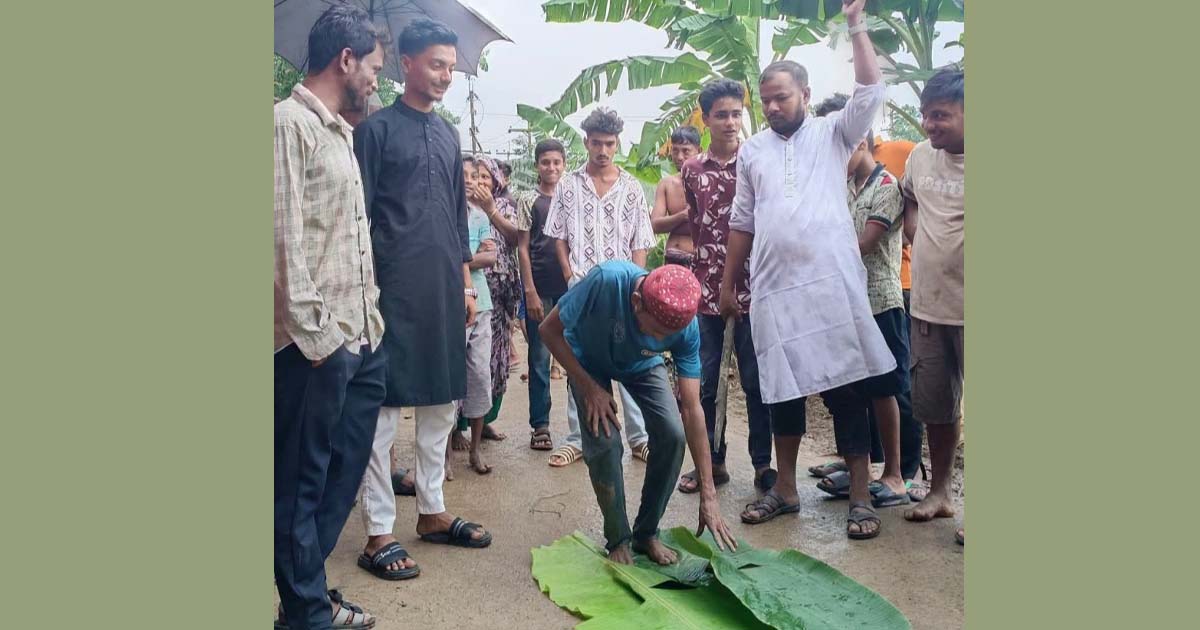 চোরকে ১০০ রাকাত নামাজ পড়িয়ে তওবা করালেন এলাকাবাসী