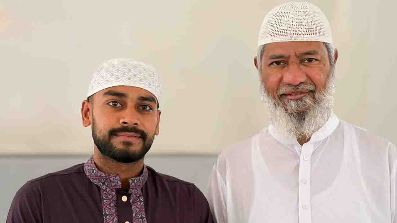 মিরাজের সঙ্গে ছবি শেয়ার করলেন ড. জাকির নায়েক