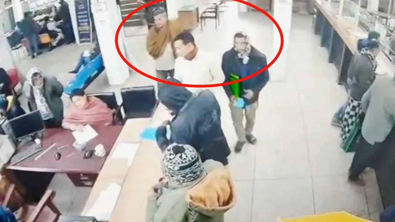 কালীগঞ্জে ব্যাংকের ভেতর অভিনব কৌশলে টাকা চুরি