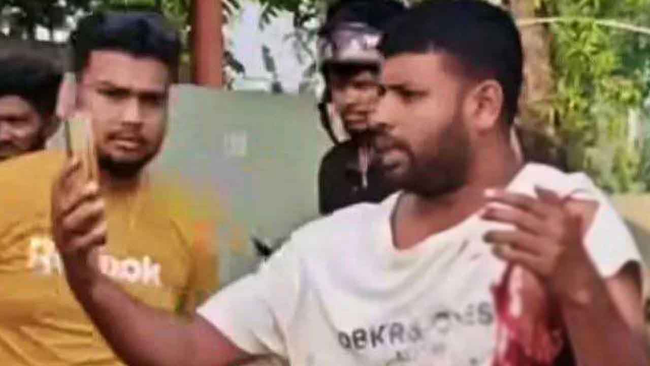 পেট্রোল নিতে গিয়ে ছুরিকাঘাতের শিকার হলেন যুবক?