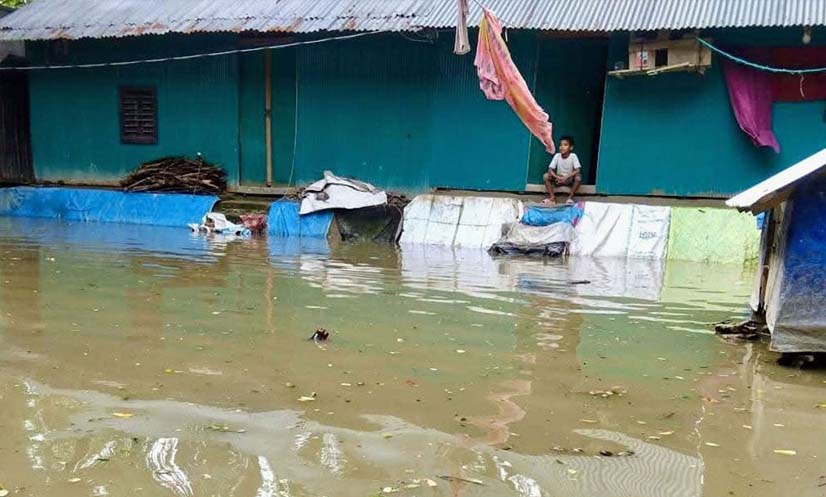 নিম্নচাপ ও জোয়ারের প্রভাবে ফেনীর সোনাগাজীর ১১ গ্রাম প্লাবিত