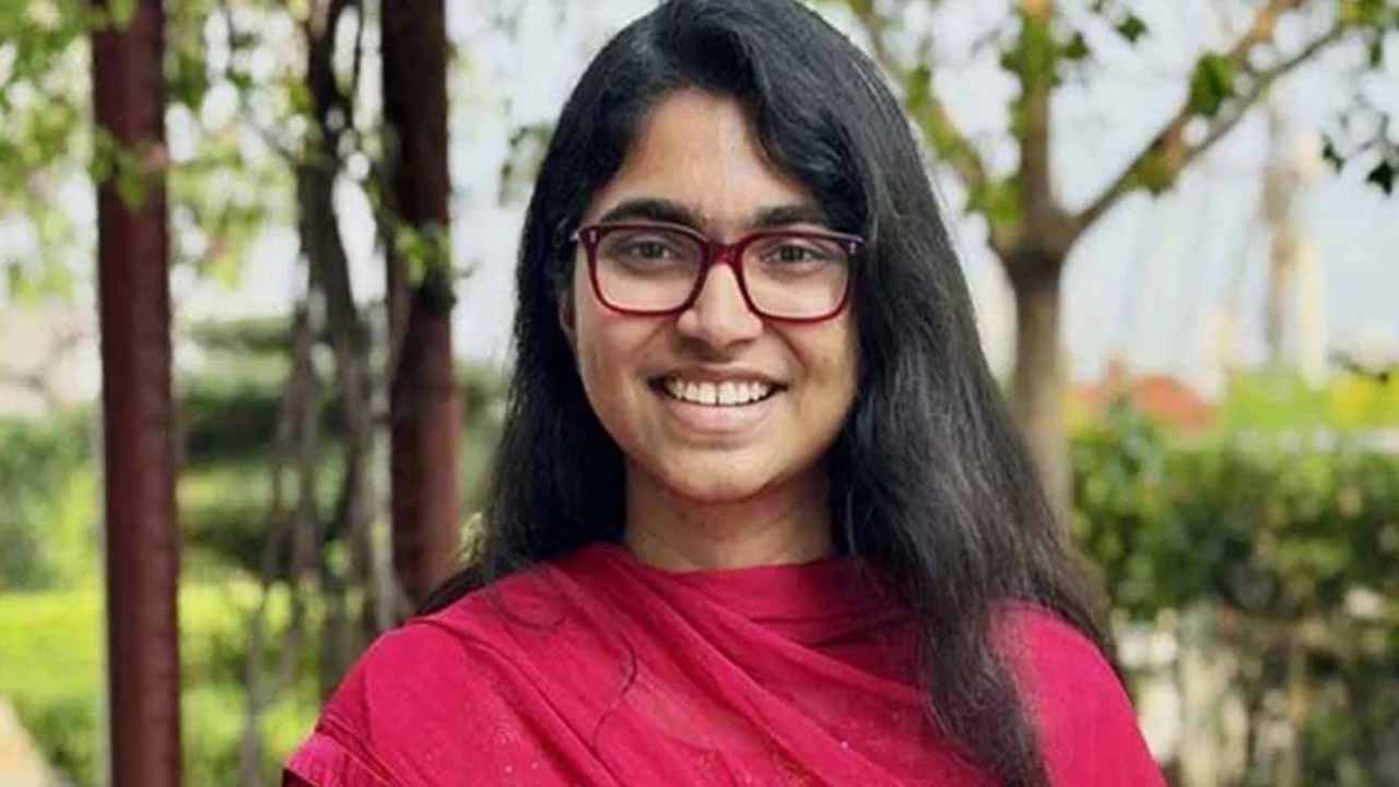 মনোনয়নপত্র জমা দিয়েছেন তাসনিম জারা