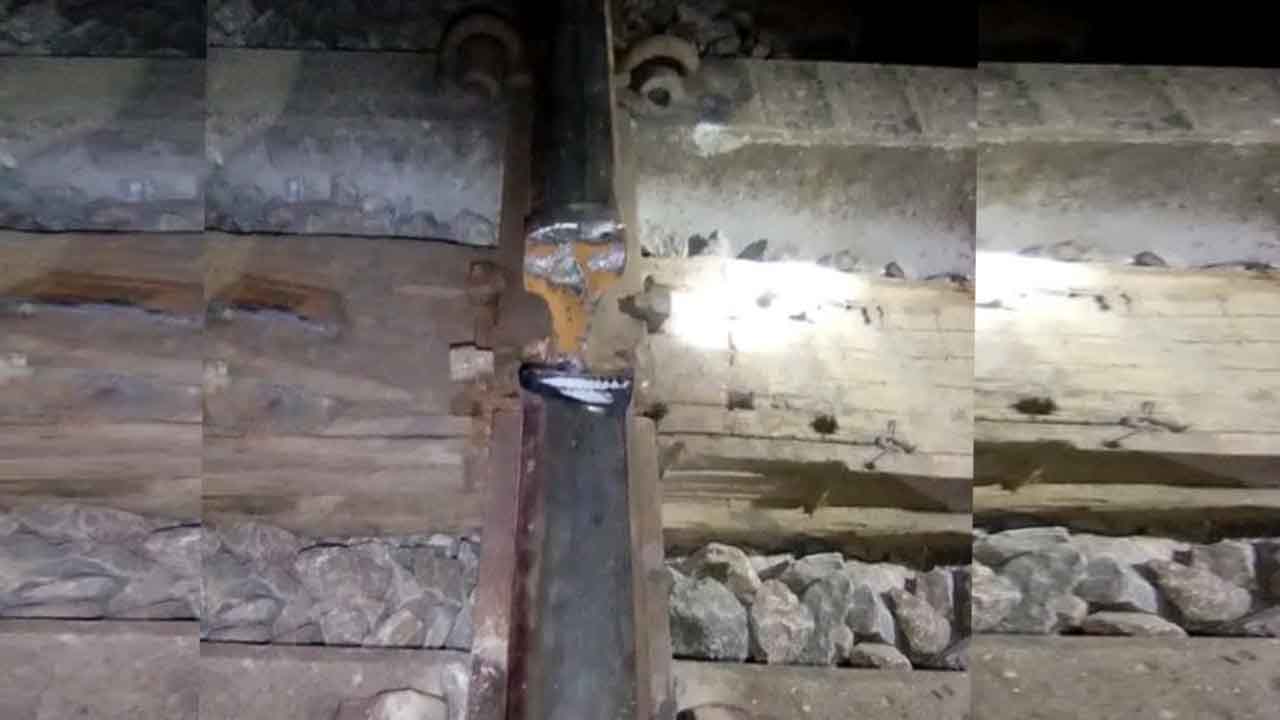 নীলফামারীতে রেললাইন কাটল দুর্বৃত্তরা; দুর্ঘটনার শঙ্কা