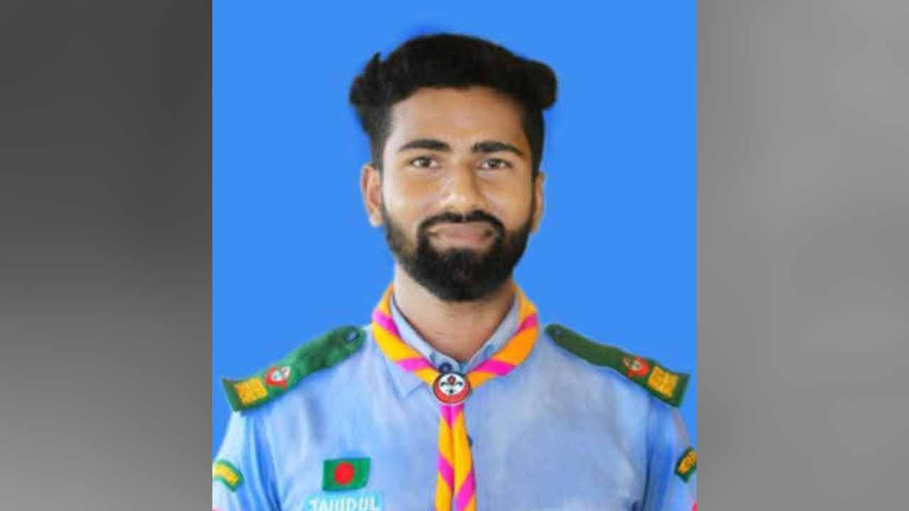 বীরগঞ্জে উপজেলা পর্যায়ে শ্রেষ্ঠ রোভার জাহিদুল ইসলাম