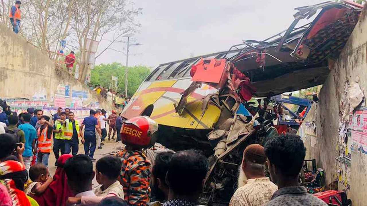 ২০২৫ সালে ৬৭২৯ সড়ক দুর্ঘটনায় ঝরেছে ৯ হাজারের বেশি প্রাণ