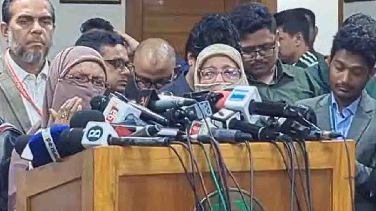নির্বাচনী প্রচারণায় নারী নির্যাতন বন্ধে ইসিতে স্মারকলিপি