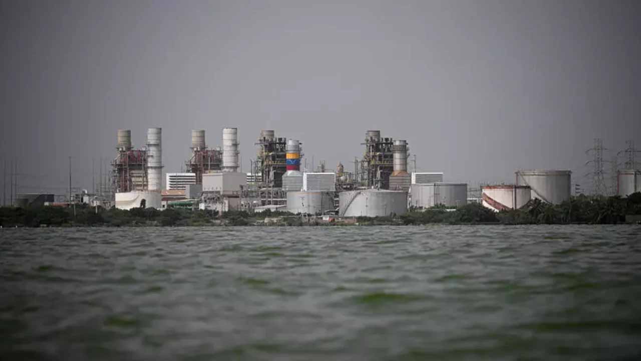 মাদুরোকে আটকের পর তেল কোম্পানিগুলোর সঙ্গে বৈঠকে ট্রাম্প
