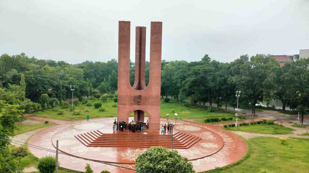 ক্যাম্পাসে রাত ১০টার পর সব ধরনের অনুষ্ঠান নিষিদ্ধ করল জাবি