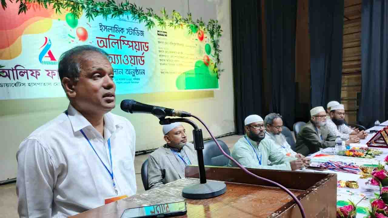ডিসির উপস্থিতিতে দিনাজপুরে ইসলামিক স্টাডিজ অলিম্পিয়াডের পুরস্কার বিতরণ