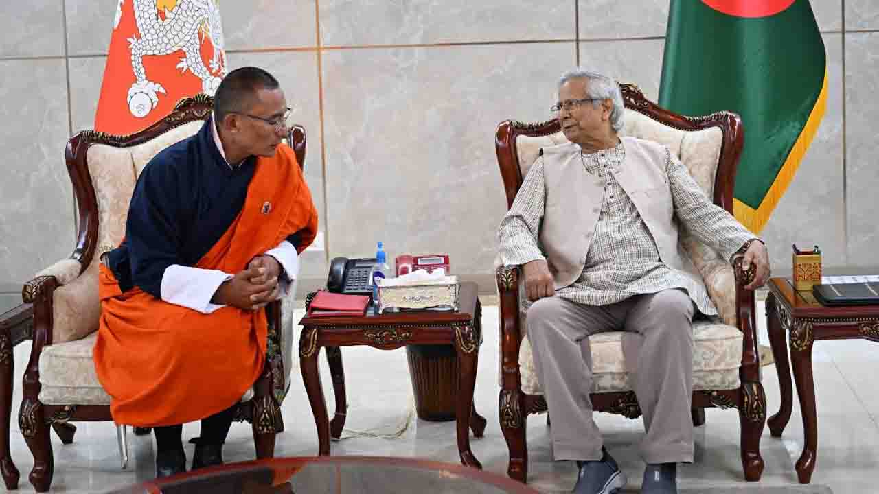 ভূমিকম্পের খোঁজ নিলেন ভুটানের প্রধানমন্ত্রী
