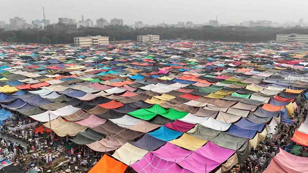টঙ্গীর তুরাগ তীরে আখেরি মোনাজাতে শেষ হলো জোড় ইজতেমা