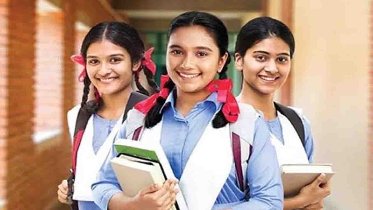ষষ্ঠ শ্রেণিতে ভর্তিতে বয়স জটিলতায় বহু শিক্ষার্থী