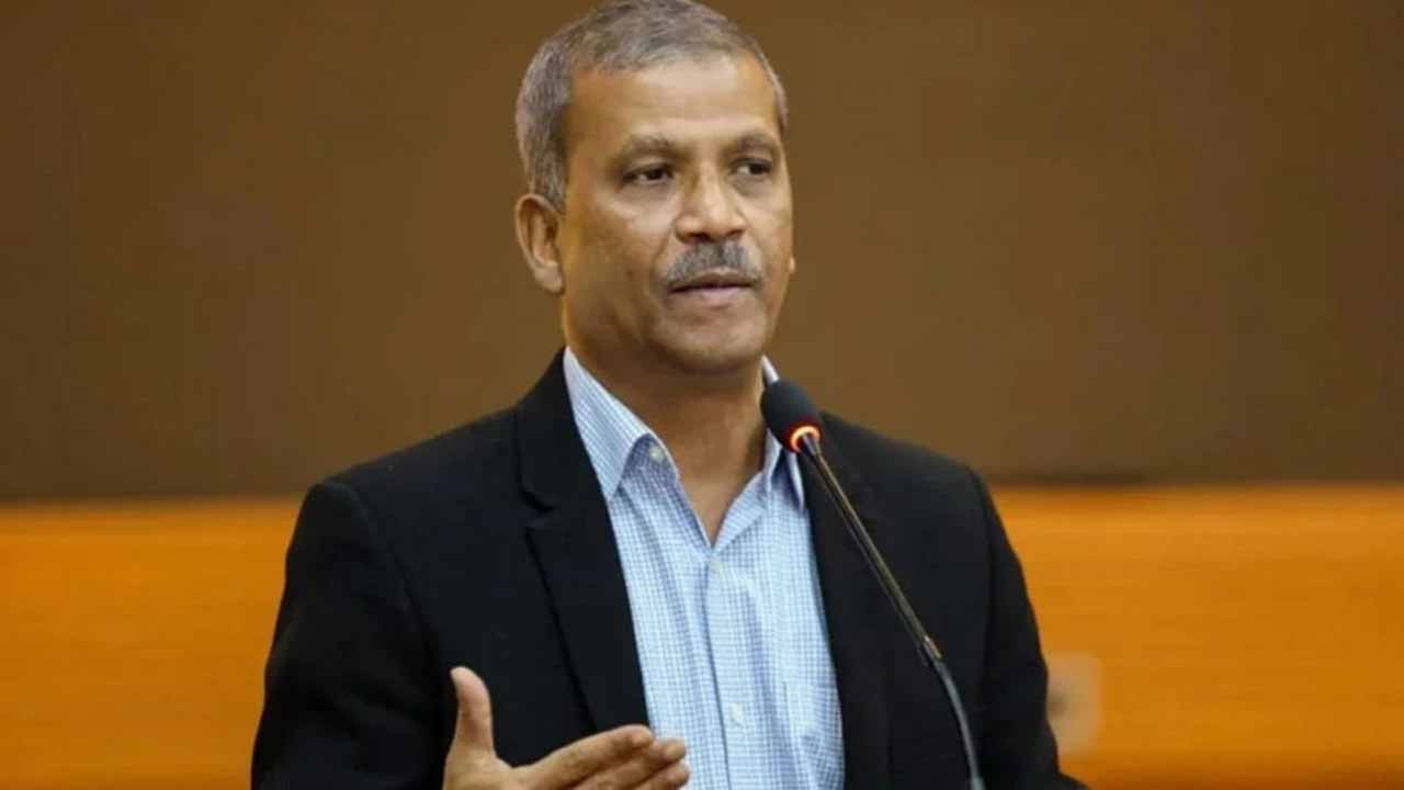 আওয়ামী লীগের কিছু সন্ত্রাসীর জামিন হয়েছে, এর দায় বিচারপতিদের: আইন উপদেষ্টা