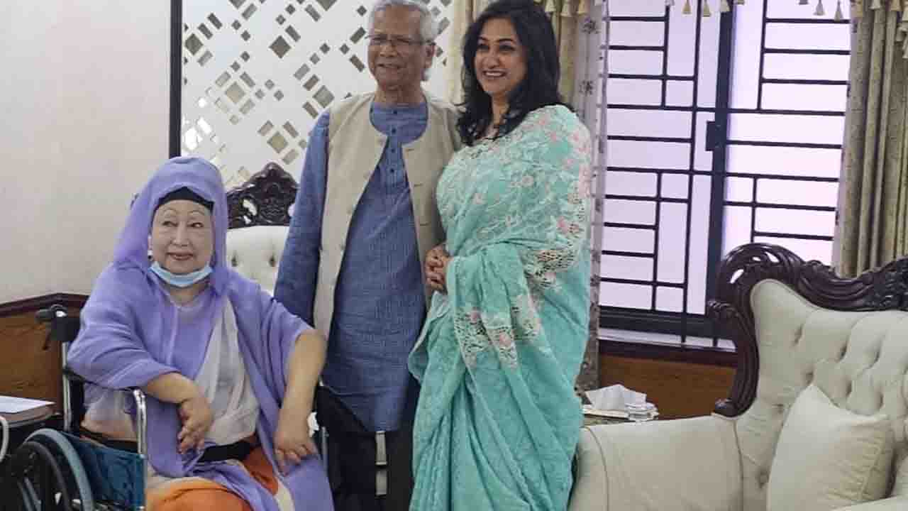 প্রধান উপদেষ্টার সহধর্মিণীর শারীরিক খোঁজ নিলেন খালেদা জিয়া