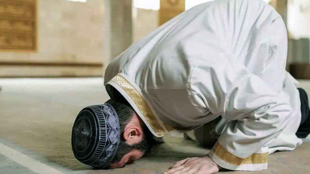 যে ৩ শ্রেণির ব্যক্তির নামাজ কবুল হয় না
