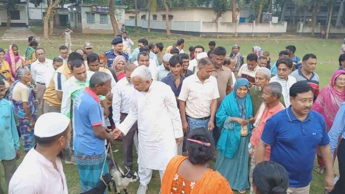 ছাগল বিক্রি নয়, লালন-পালন করে স্বাবলম্বী হোন: সমাজকল্যাণ মন্ত্রী